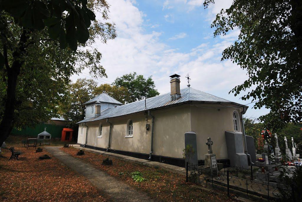 Biserica - vedere exterioară